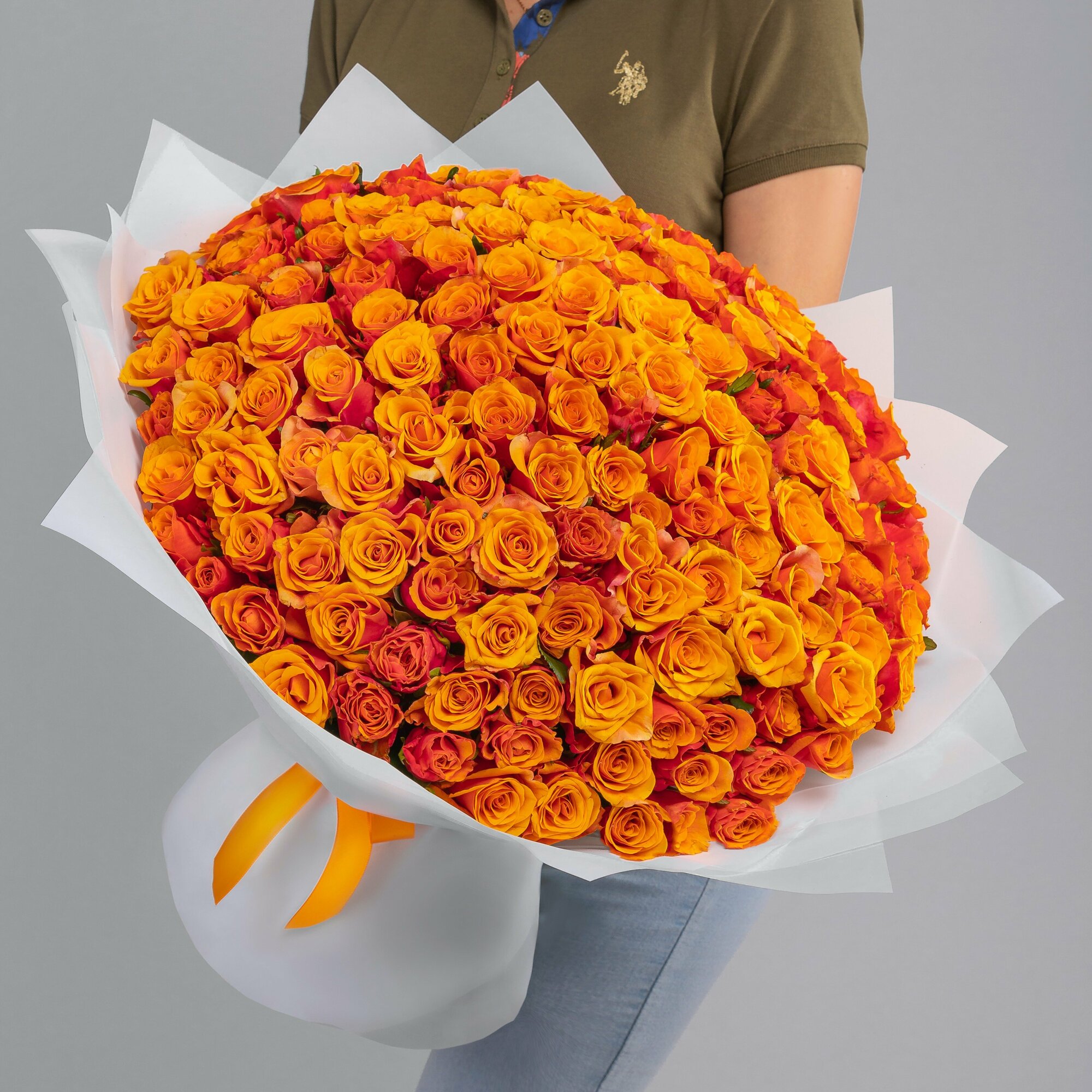 Букет Мегацвет24 "Оранжевая Роза" 151 цветок 50 см в дизайнерской упаковке сборка на стеблях