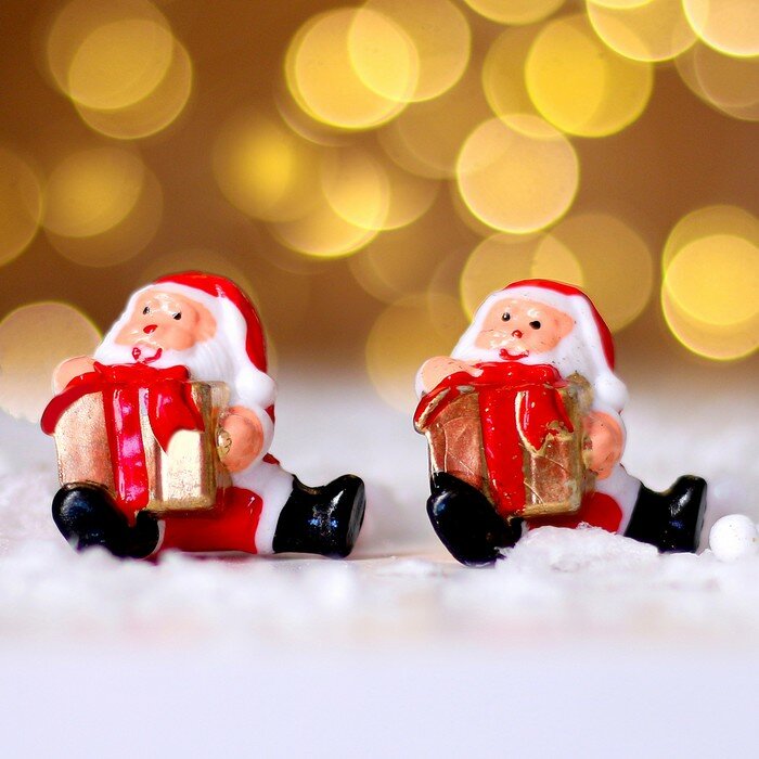 Миниатюра кукольная Дед Мороз с большим подарком, набор 2 шт, размер 1 шт — 3,4 x 3,7 см