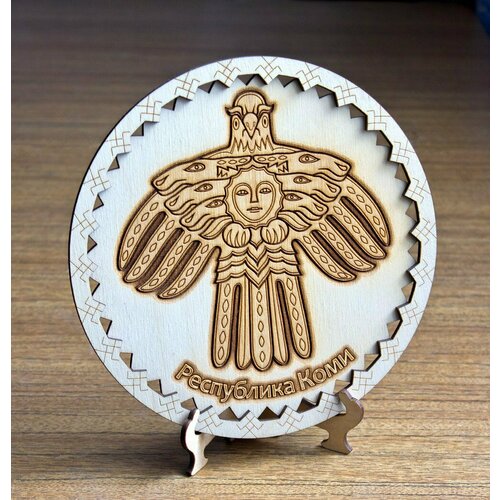 Тарелка сувенирная ДекорКоми из дерева "Герб РК"