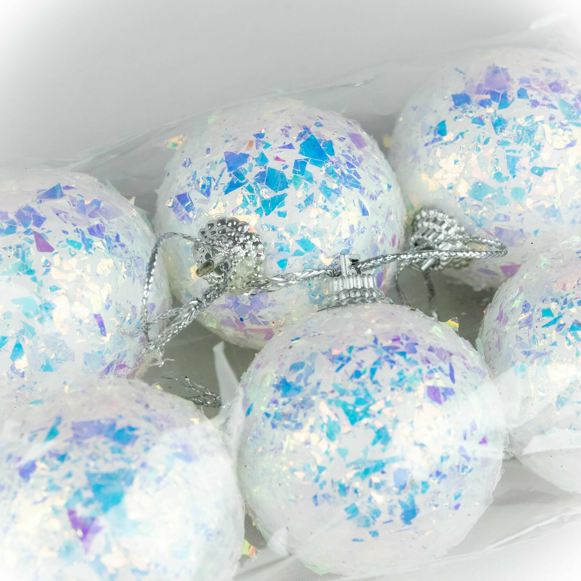 Набор шаров пластик d-5 см, 6 шт "Снежное сияние" белый