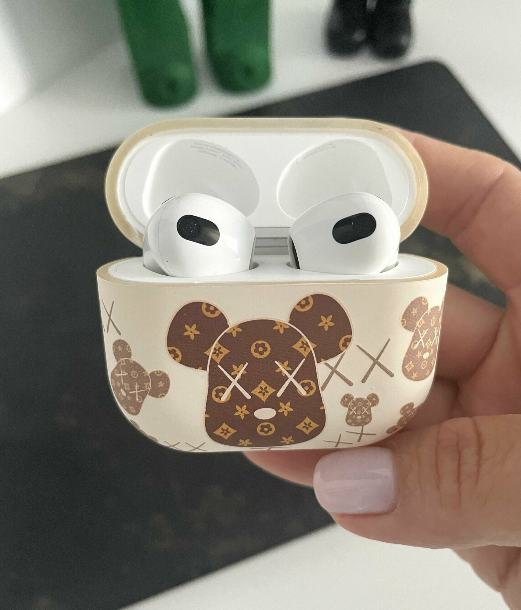 Чехол для наушников AirPods 3 (Bearbrick), бежевый