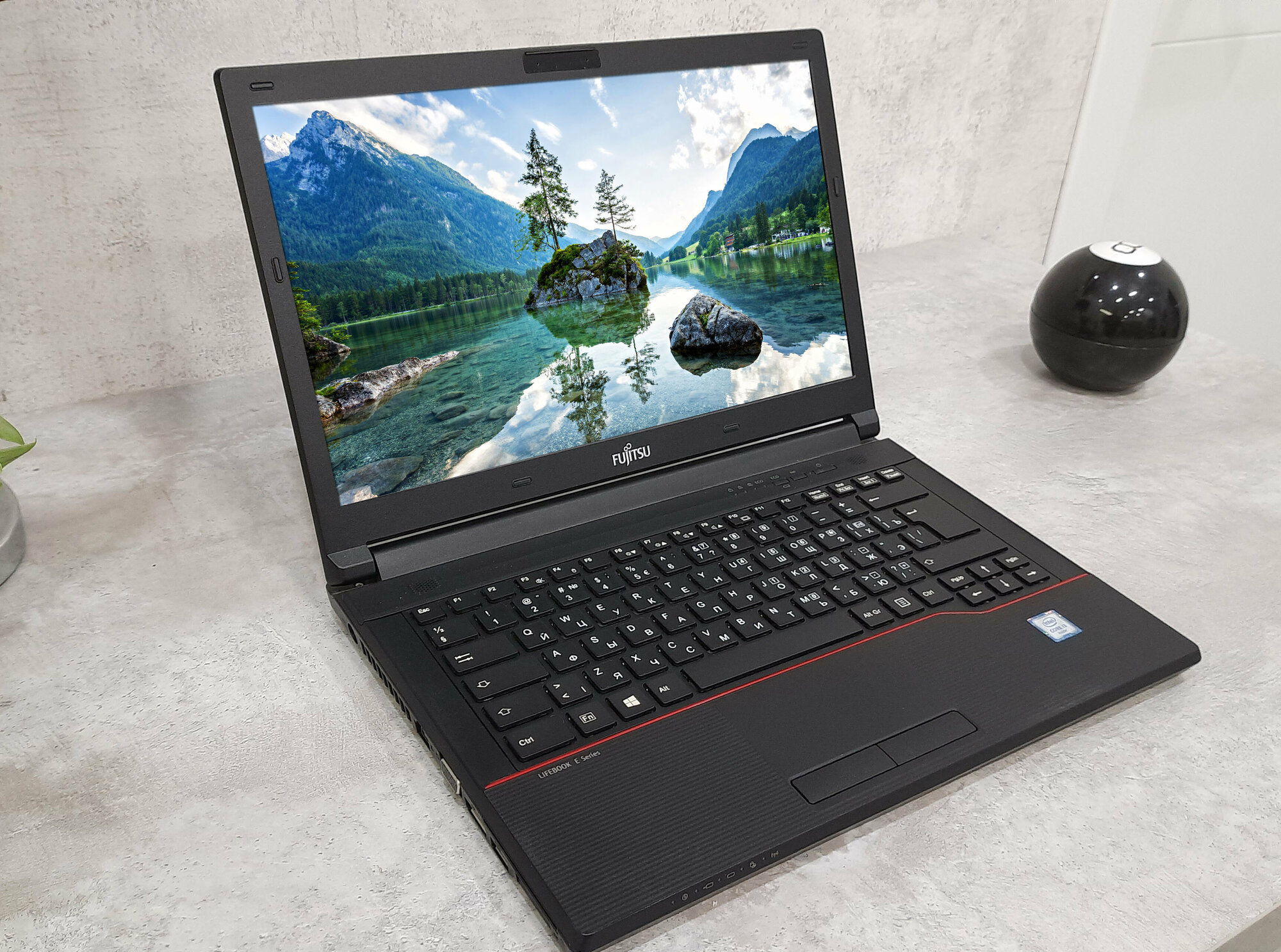 Ноутбук Fujitsu LIFEBOOK E546 Core i3-6100U 2.3ГГц, Память 4ГБ, Диск 128Гб SSD, Intel HD , Экран 14"