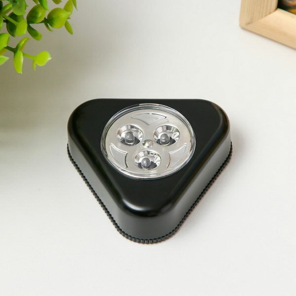 фото Ночник-пушлайт "Треугольник" 3хLED, 3ААА черный 6.5х6.5х2.5 см