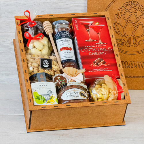 Подарочный набор для сестры с конфетами и орехами ART-Box артишок №2212