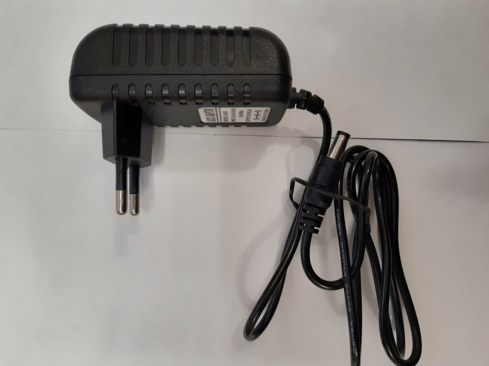 Адаптер сетевой 9V 2A штукер 2.5*5.5мм — фото 1