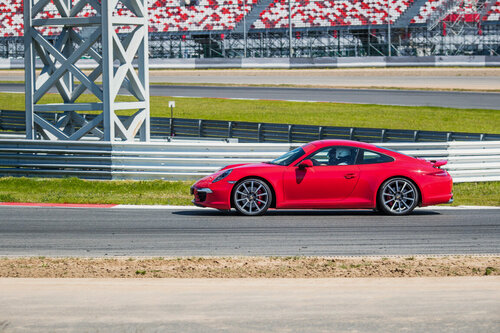 Изображение товара Подарочный сертификат «Заезд за рулем спорткара по гоночной трассе» (Subaru BRZ / Toyota GT86, 1 человек)