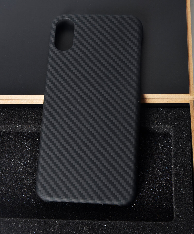 Карбоновый чехол-панель-крышка MyPads из тончайшего углеводородного волокна для Apple iPhone X (10) отделкой кевлар черная