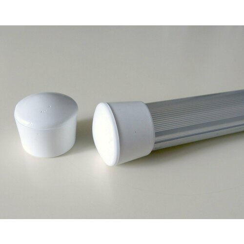 Профиль для светодиодной ленты алюминиевый с прозрачным рассеивателем и белыми заглушками. Диаметр 25 мм. Длина 115 см.