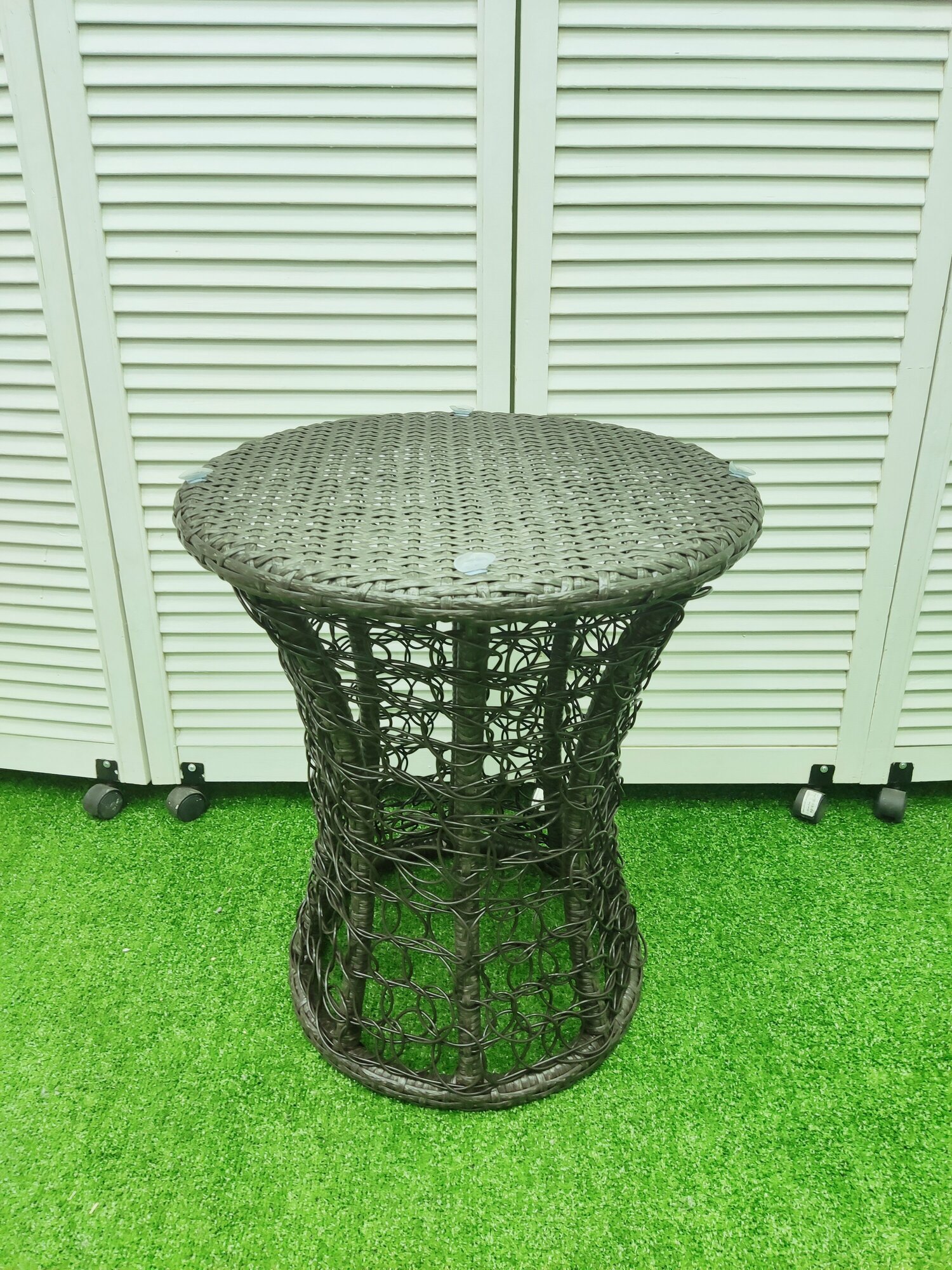 фото Столик кофейный уличный