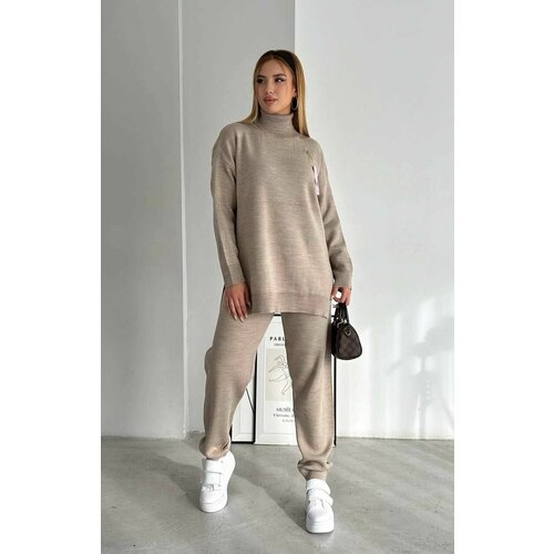 фото Костюм missform, размер 48/52, бежевый