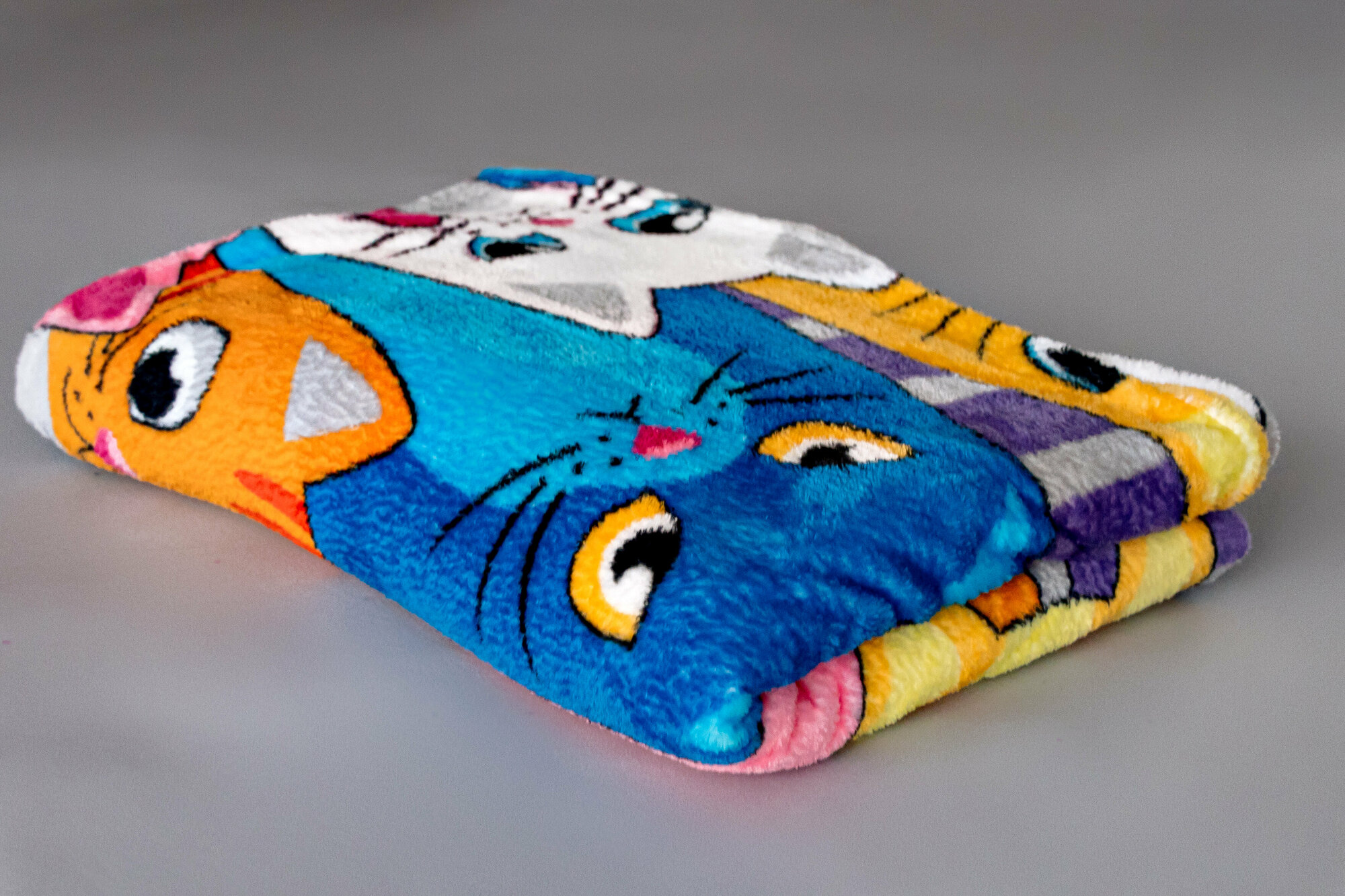 Плед "Alice Textile" Веселые коты, 220х200 см, аэрософт - фотография № 3