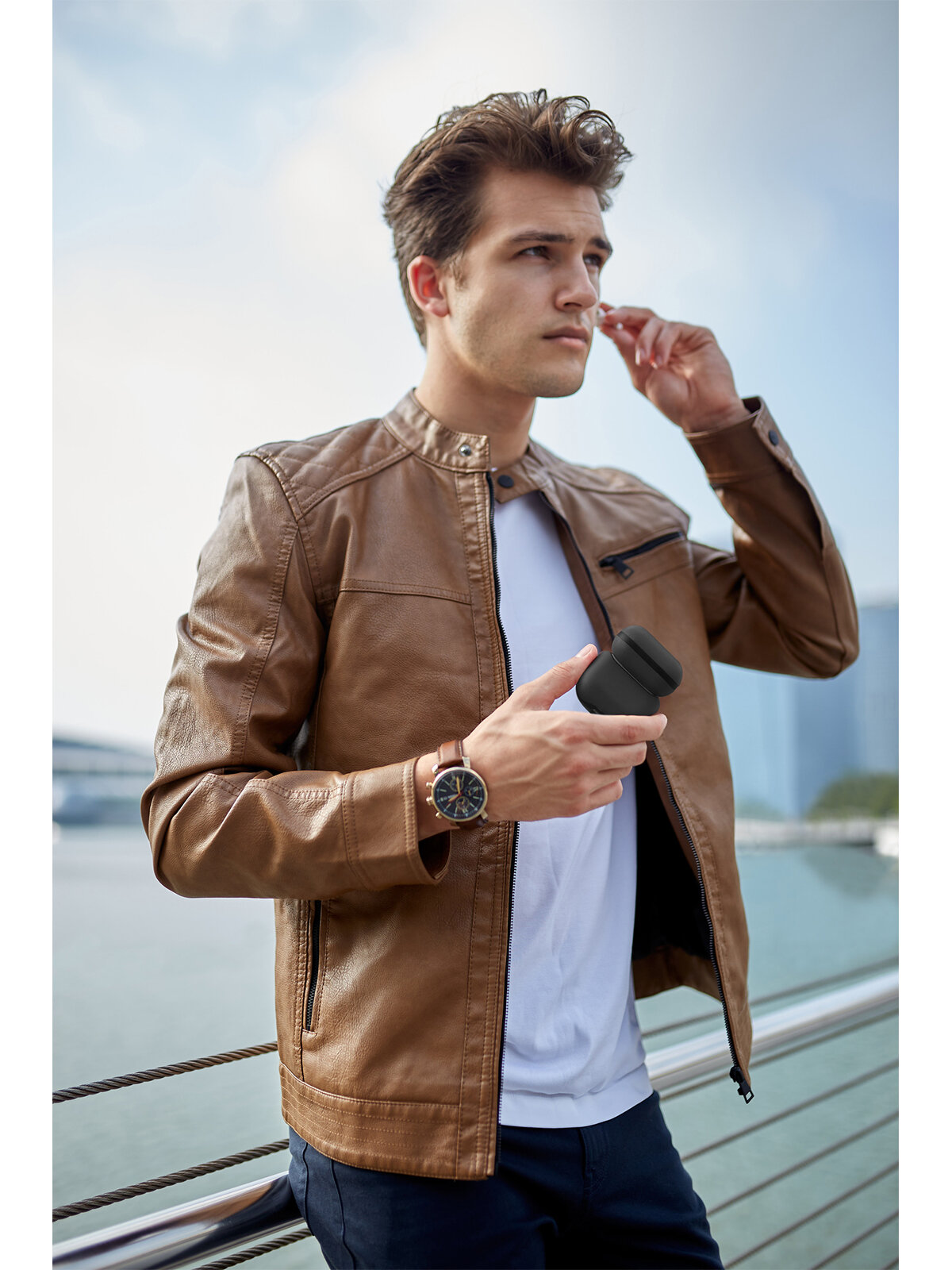 Uniq для Airpods 4 чехол Lyden Leatherette with handstrap Black — фото 1