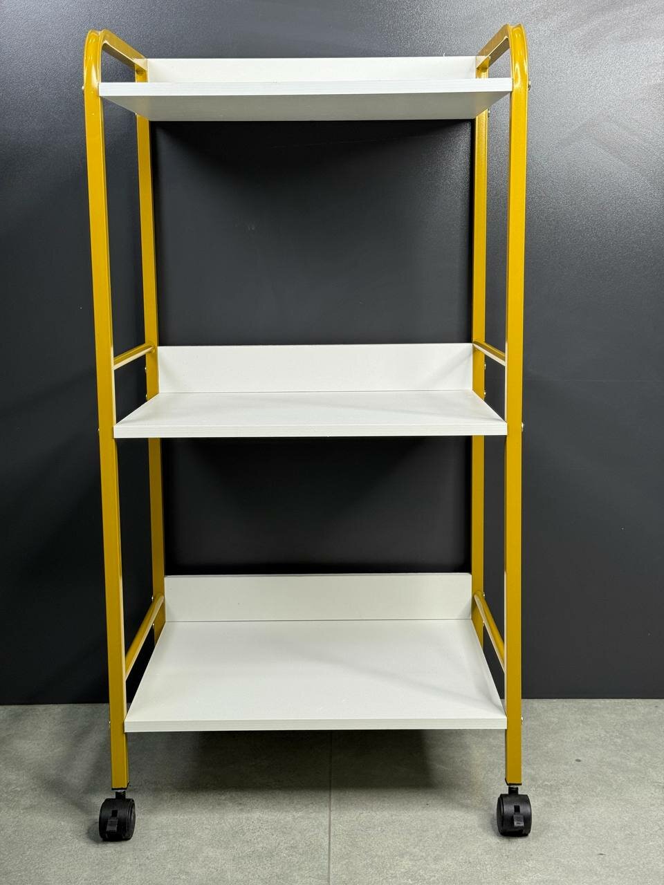 Эстетичная металлическая тележка с ящиком и шкафом, универсальные колеса, золотая