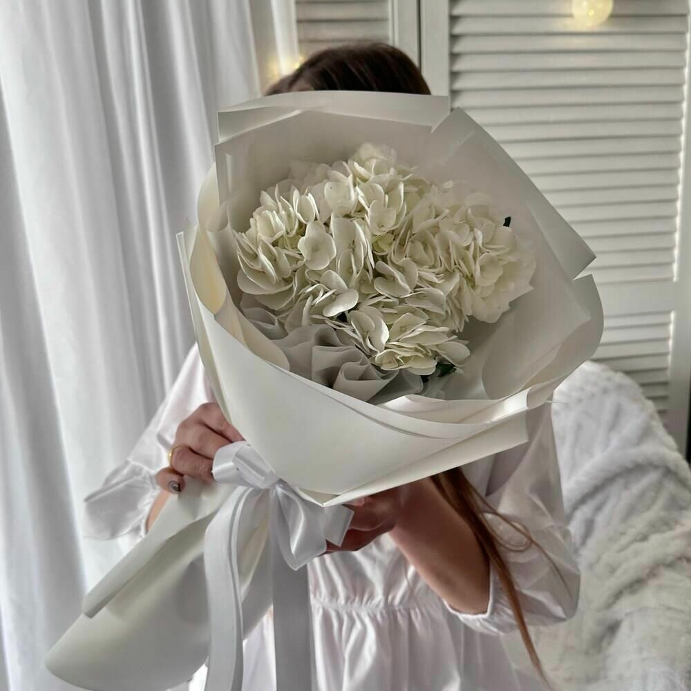 Цветы живые букет из белой гортензии "Ледяная нежность" Flor2u