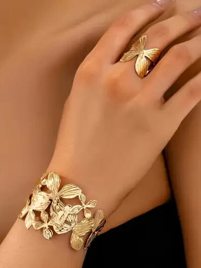 Комплект бижутерии: кольцо, браслет