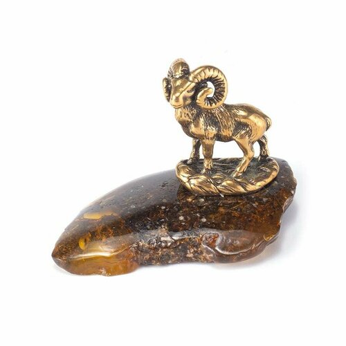 Небольшой сувенир с натуральным янтарем и бронзовой фигуркой горного барана