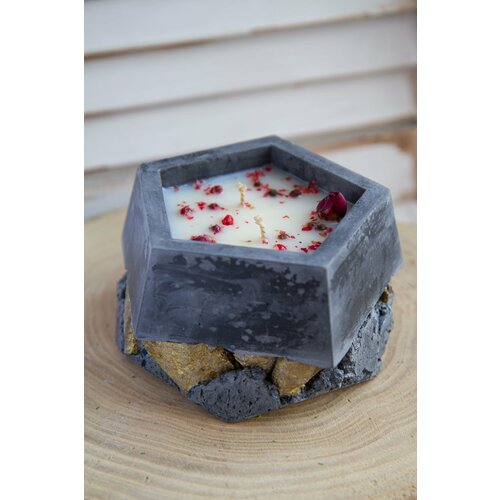 Свеча Пятиугольник с самородками (черный) Мускус