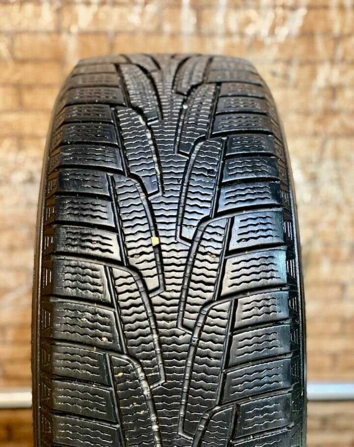 Kumho I'Zen KW31 215/55 R16