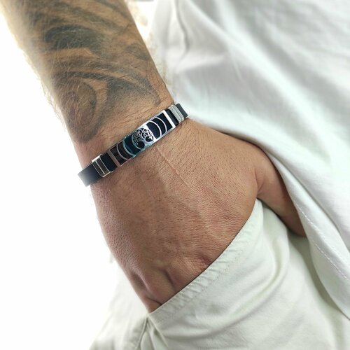 фото Браслет, металл, 1 шт., размер 21 см, диаметр 6.7 см, серебряный, черный нет бренда