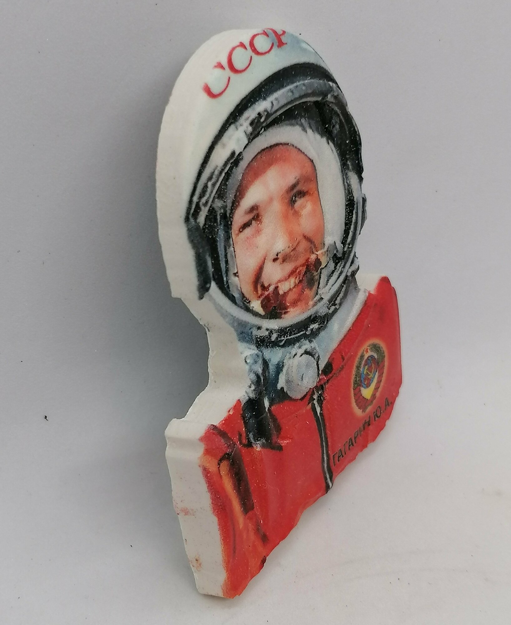 Магнит рельефный "Юрий Гагарин" — фото 1