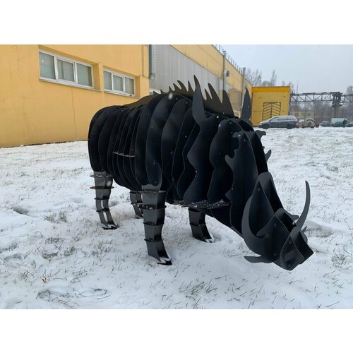 Вепрь из металла (декор)