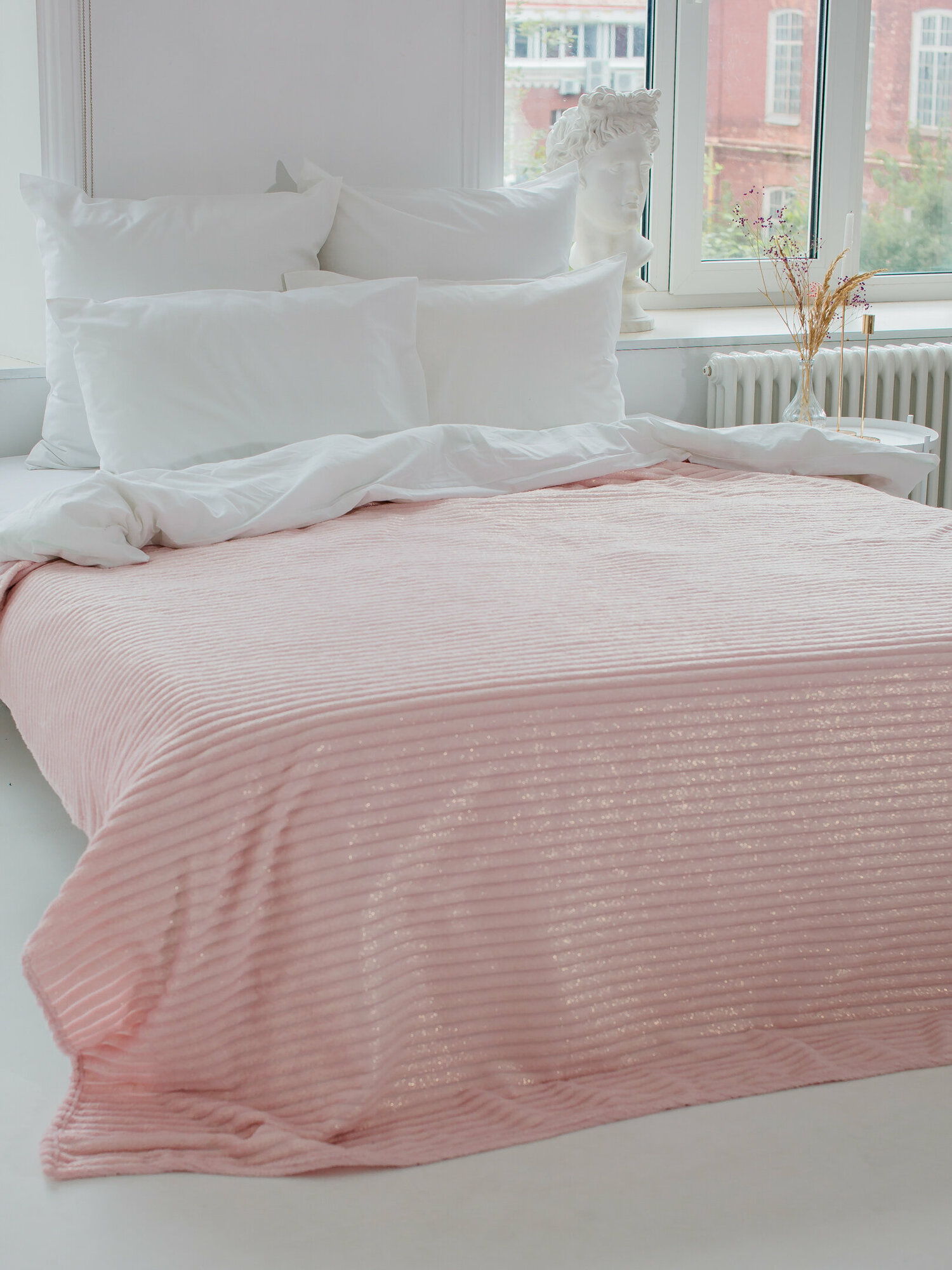 Плед велсофт на диван, покрывало на кровать, 150х200, Розовый - фотография № 14