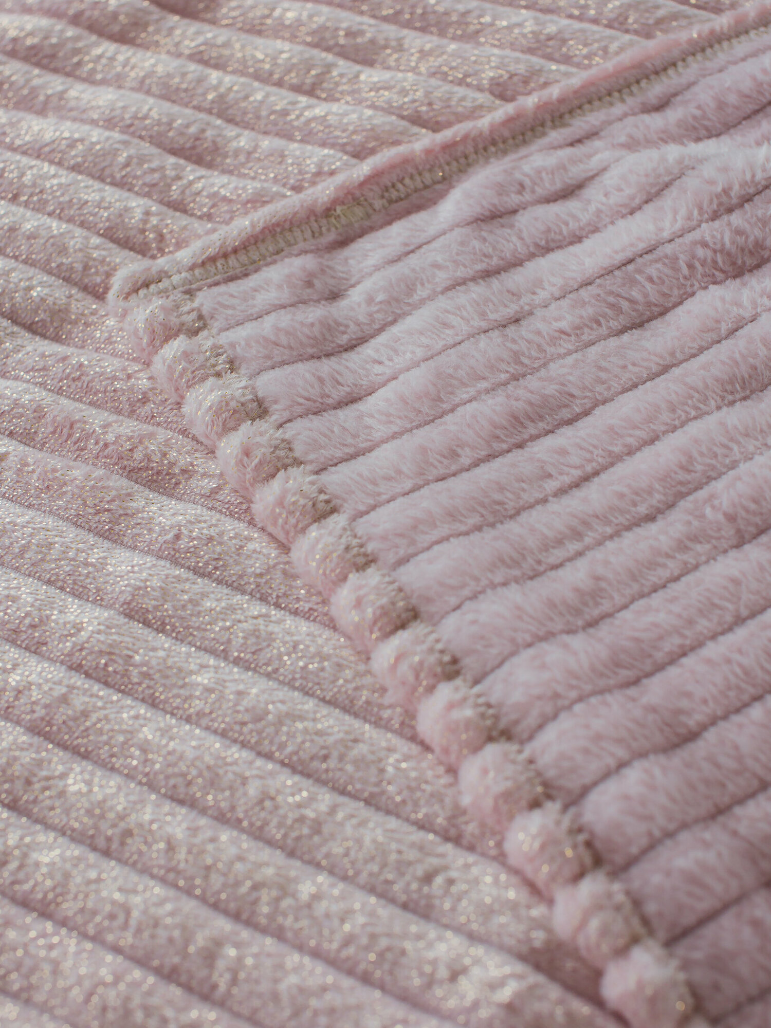 Плед велсофт на диван, покрывало на кровать, 200х220, Розовый - фотография № 17