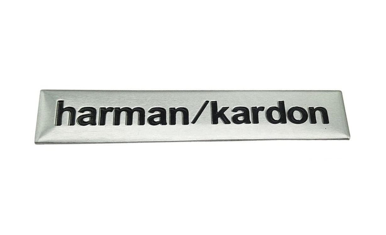 Эмблема Harman Kardon на динамик