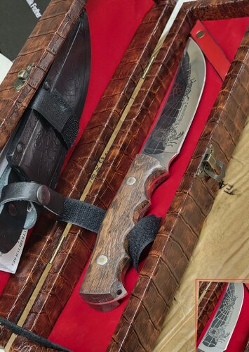 Изображение товара Туристический разделочный нож Кизляр Скорпион в кожаном чехле ножнах и подарочном футляре коробе