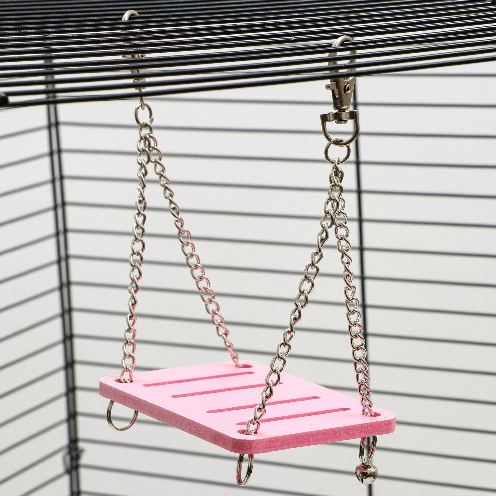 Качель для грызунов на цепочках, 9 х 7 х 0,5 см, пластик, розовая - фотография № 2