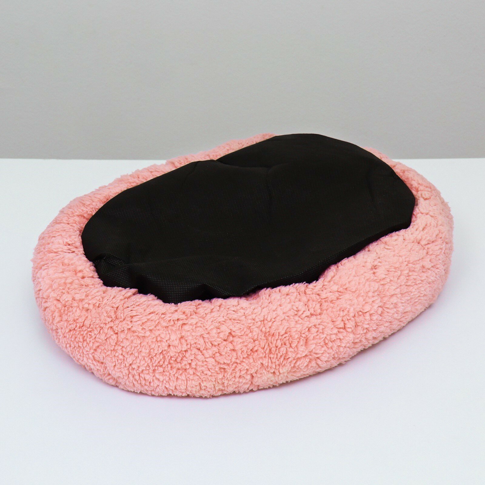 Лежанка для собак и кошек «Уют», мягкий мех, 45 х 35 х 11 см, розовая - фотография № 5