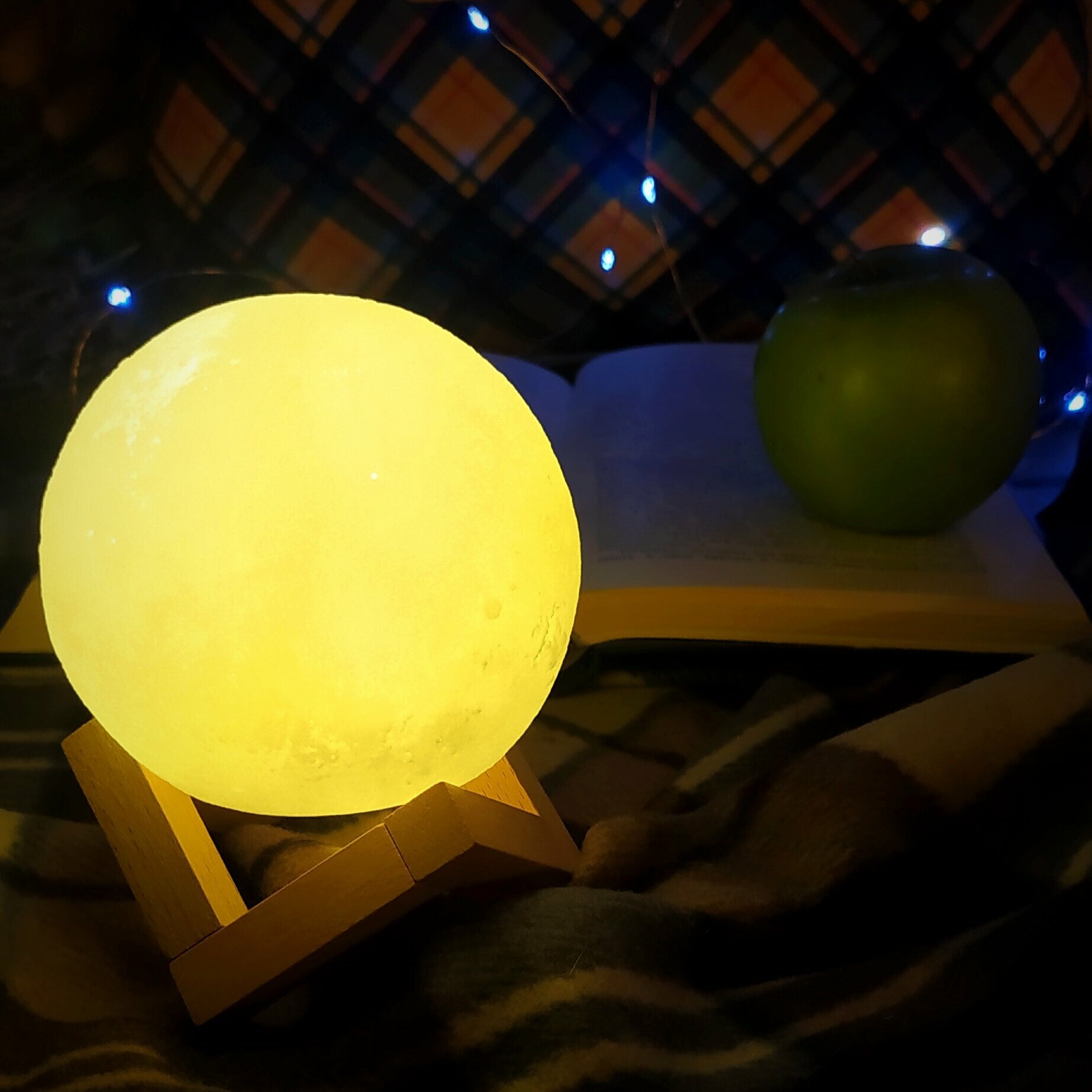 Ночник луна, светильник в форме луны с 3D эффектом, диаметр 9,5 см - фотография № 6