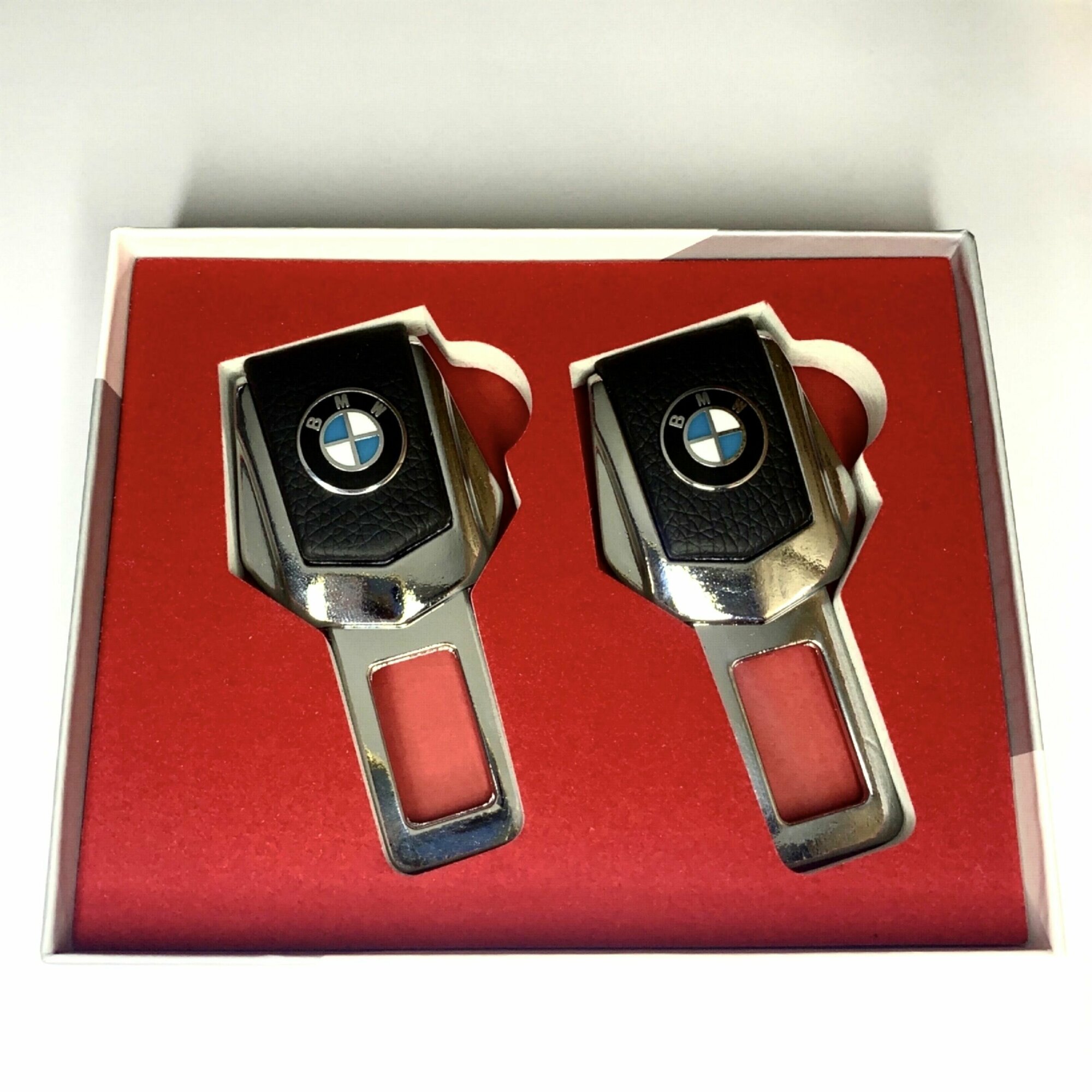 Заглушки ремня безопасности с эмблемой автомобиля BMW в подарочной упаковке/Заглушки с кожаной вставкой