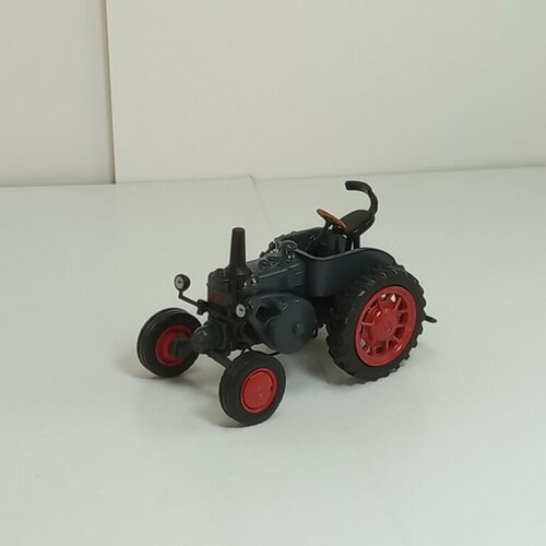 Коллекционная модель трактора Hachette Lanz Bulldog D 7506 1939, темно-серый, 1:43