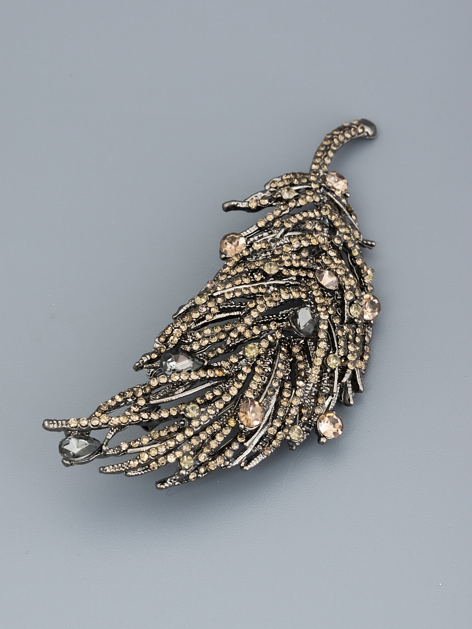 Брошь ЖемАрт, кристалл, 1 шт., серый — фото 1