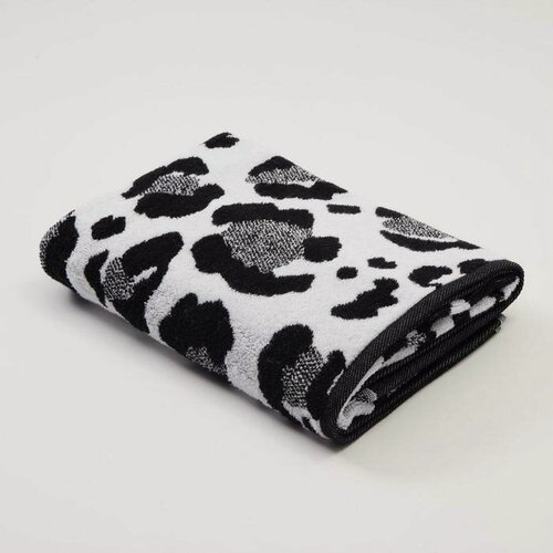 Изображение товара Полотенце махровое 70х130 Этель "Снежный барс", цвет черно-белый, 100% хлопок