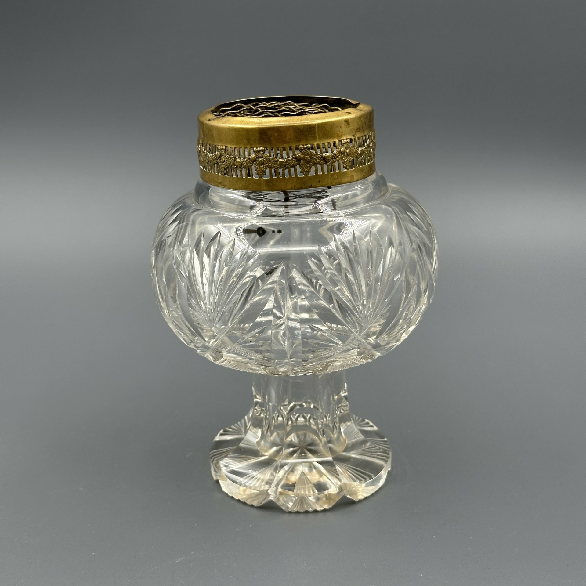 Ваза роуз-боул (rose-bowl) стекло алмазная грань металл золочение Европа 1910-1940 гг.
