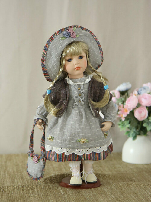 Кукла фарфоровая 12 на подставке KSVA-YF-12423
