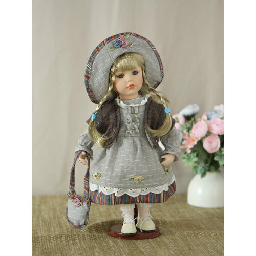 Кукла фарфоровая 12' на подставке KSVA-YF-12423