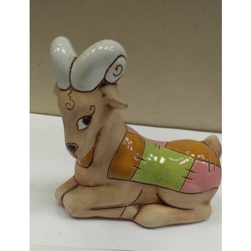 Статуэтка авторскаяКозел лежит дизайнерская керамика 105х105х5см 1260₽