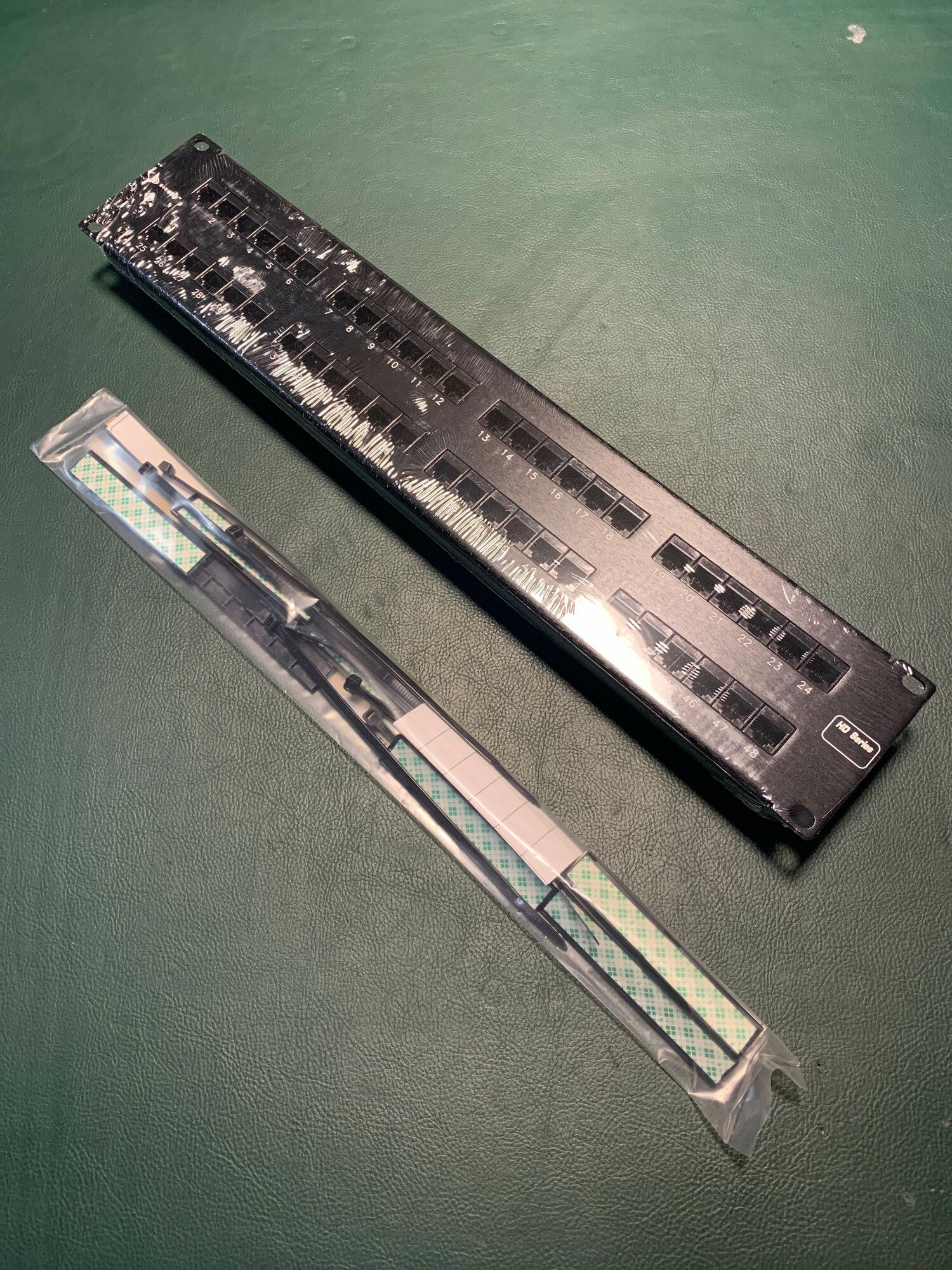 Патч-панель SIEMON HD5 19" (2U) 48 портов RJ-45, T568A/B, категория 5e