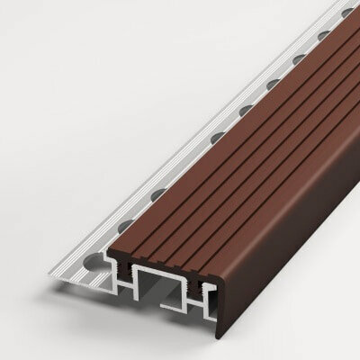 Изображение товара Угловая противоскользящая накладка на ступени Лука ПУ 10-1, 35х12,5 мм, длина 2,5 м, алюминиевая, со вставкой из ПВХ, коричневая 428