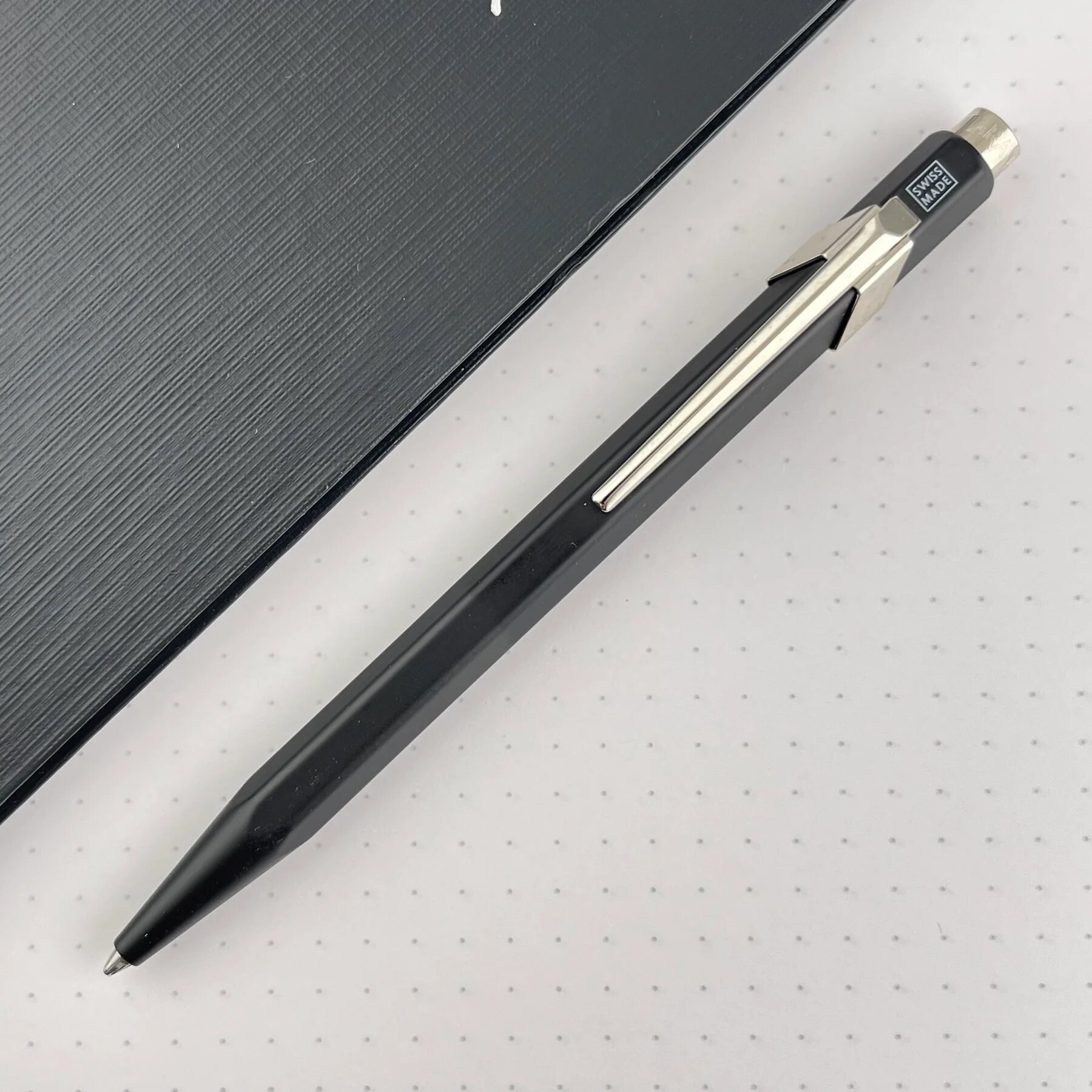 Шариковая ручка Carandache Office Classic Black черная (849.009)