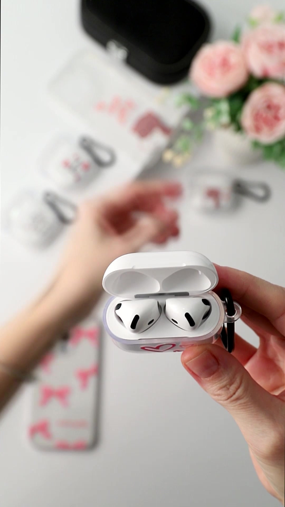 Силиконовый чехол DesignOnCase для беспроводных наушников AirPods 4, с карабином, глянцевый, Лягушка — фото 1