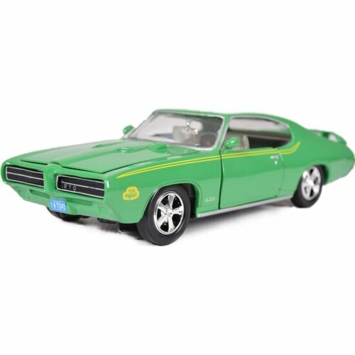 Машина металлическая MOTORMAX 73242AC Pontiac GTO Judge зеленый 1:24