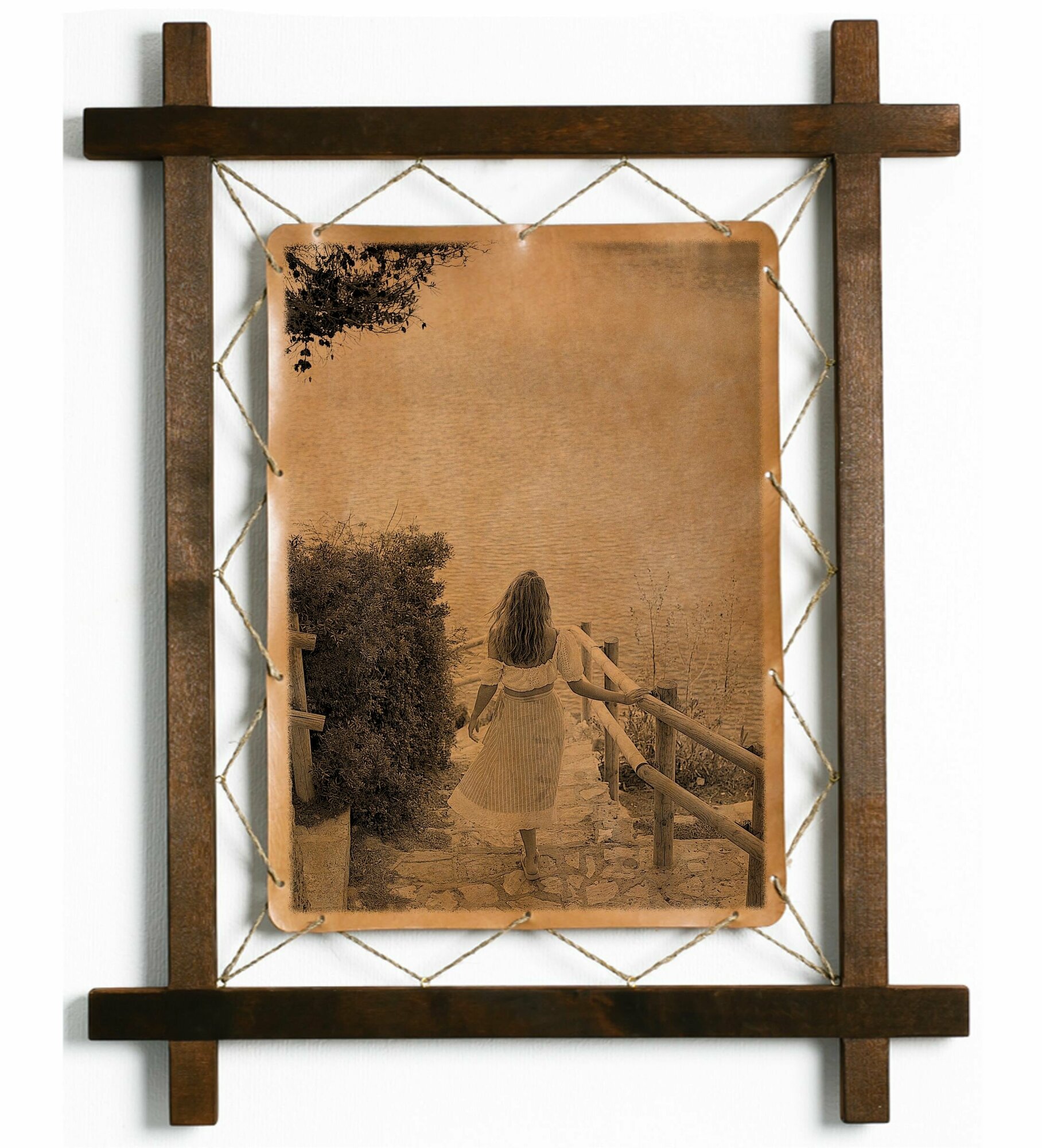 Картина Девушка у моря, гравировка на натуральной коже, интерьерная для украшения и декора на стену в деревянной раме, подарок, BoomGift
