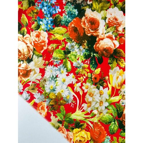 Плательная ткань с цветочным принтом