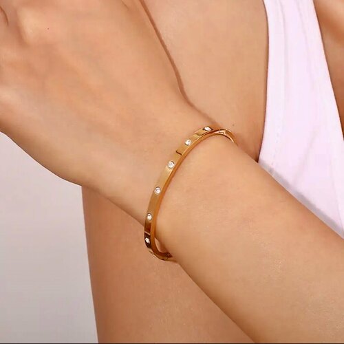 Жесткий браслет SORONA, кристаллы Swarovski, циркон синтетический, фианит, кристалл, Swarovski Zirconia, циркон, 1 шт., размер 6 см, размер one size, диаметр 5.7 см, золотой