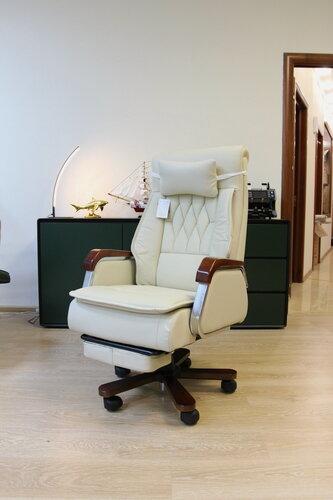 Изображение товара Кресло руководителя Shark House Beg, с газлифтом и механизмом качания, обивка из натуральной кожи и экокожи, цвет слоновая кость