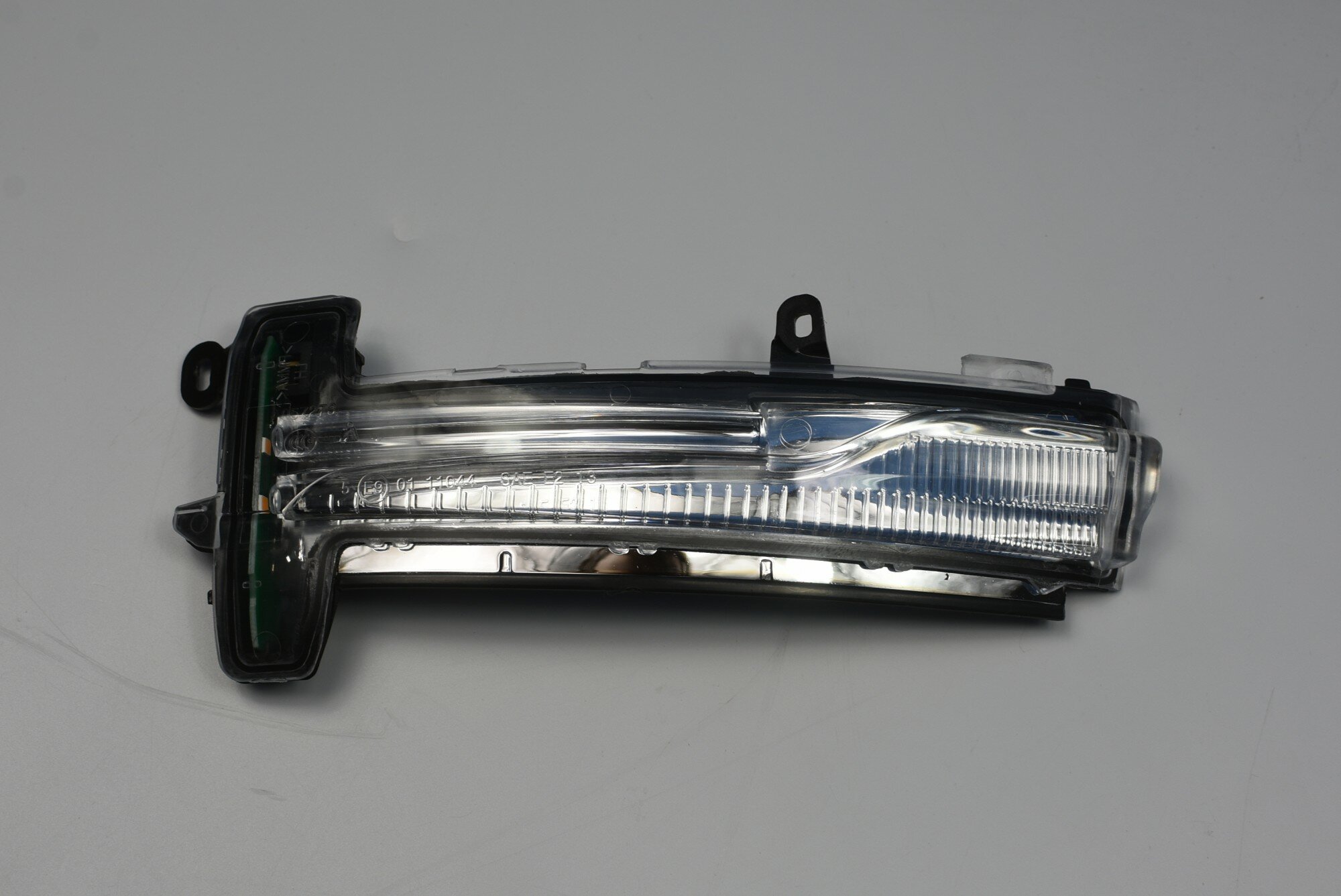 фото Повторитель в зеркало левый Volvo XC60 2008-2017